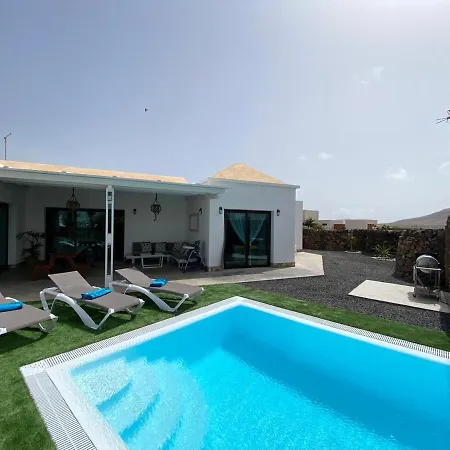 With 3 Bedrooms In El Roque El With Private Pool Terrace And Wifi Villa *